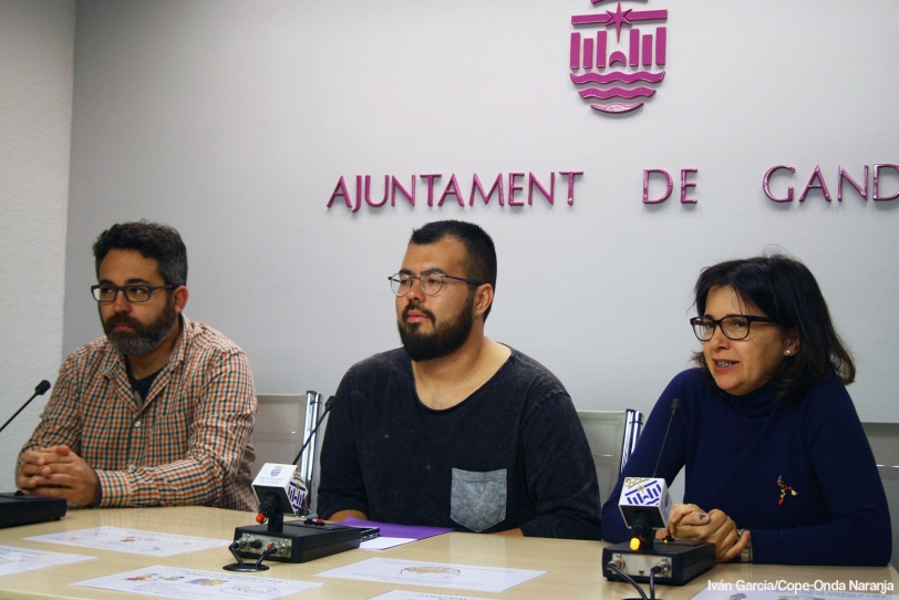 Excursión y lanzamiento de globos azules por el Autismo en Gandia