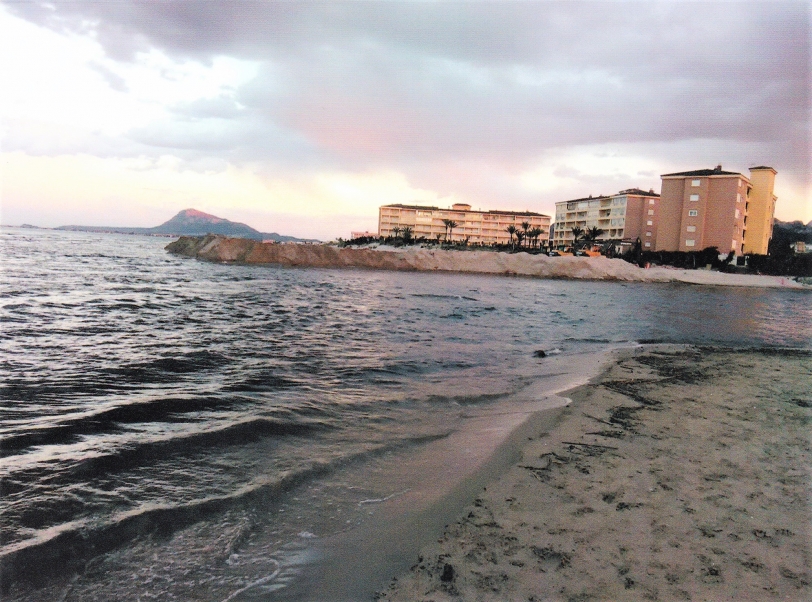 Costas paraliza la extracción de arena del río Molinell en Oliva-Dénia