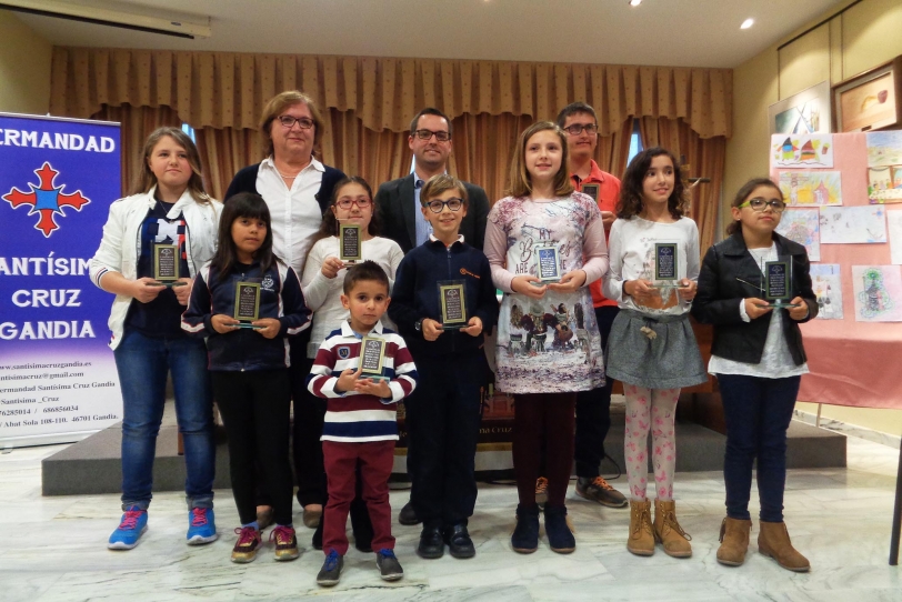 Más de 1.000 dibujos en el concurso de la Hermandad de la Cruz en Gandia