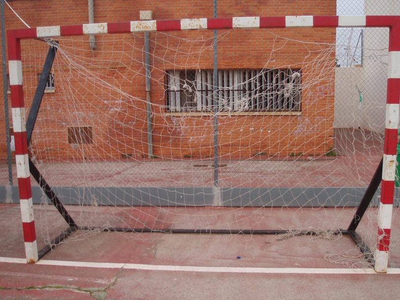Compromís per Almoines denuncia el mal estado del polideportivo
