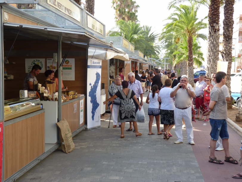 Tavernes elimina la tasa de ocupación de suelo para las paradas de la Feria