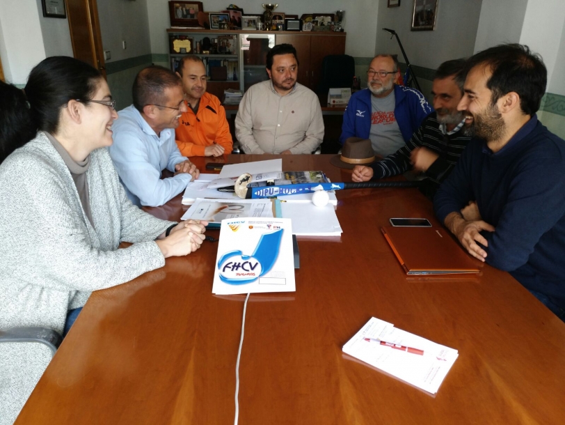 El Ayuntamiento de Ròtova estudia crear una escuela de Hockey