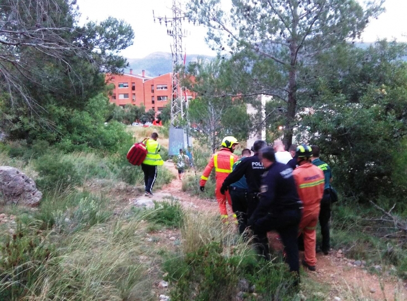 Los Bomberos rescatan a un vecino de Tavernes en el Alt de les Creus