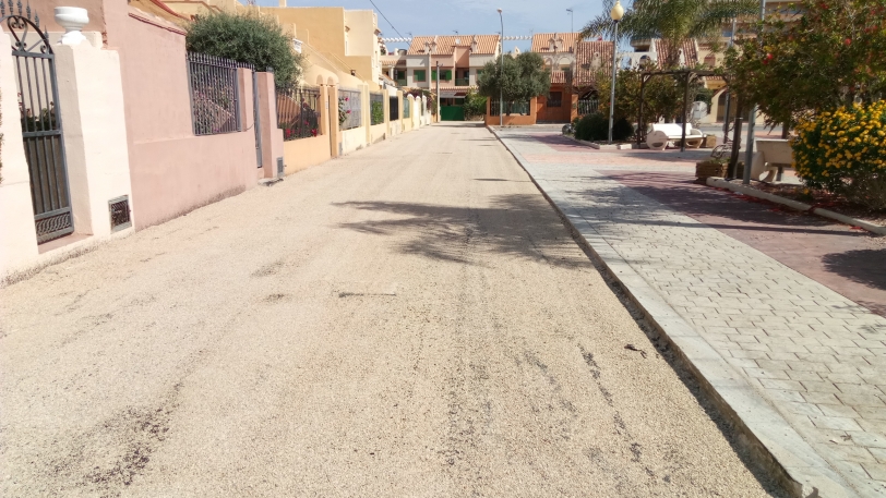 Arregladas las calles de la urbanización Playa Naranjos de Tavernes