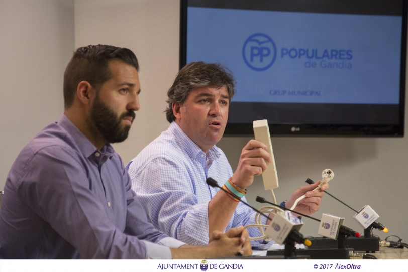 El Gobierno de Gandia enchufa a 4 trabajadores de Més Gandia en una semana