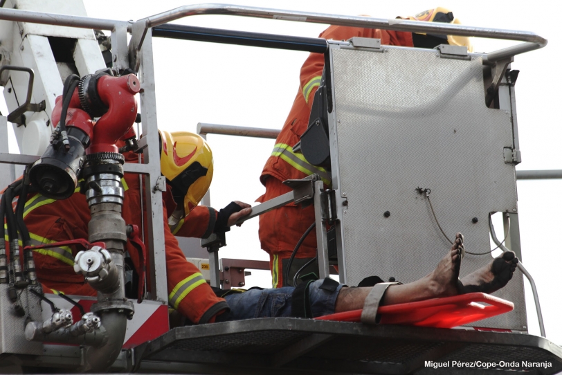 Un hombre herido en un incendio en el distrito de Benipeixcar en Gandia