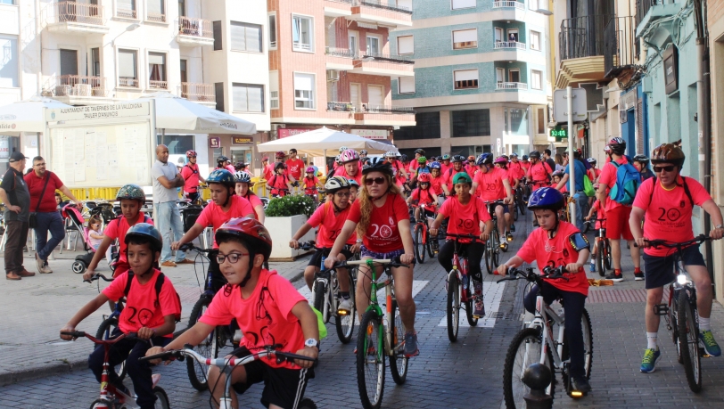 280 deportistas participan en la 20ª Vuelta Cicloturística de la Valldigna