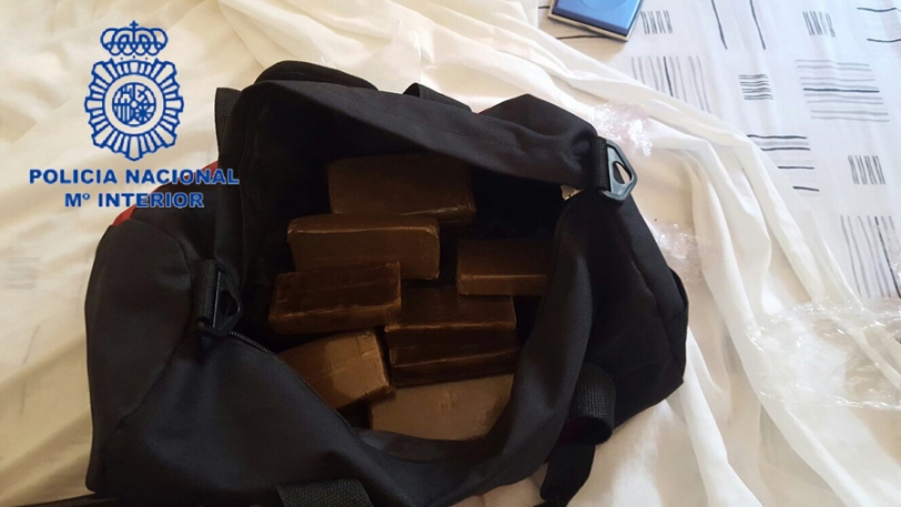 Se desmantela un punto de distribución de hachís y cocaína en Oliva