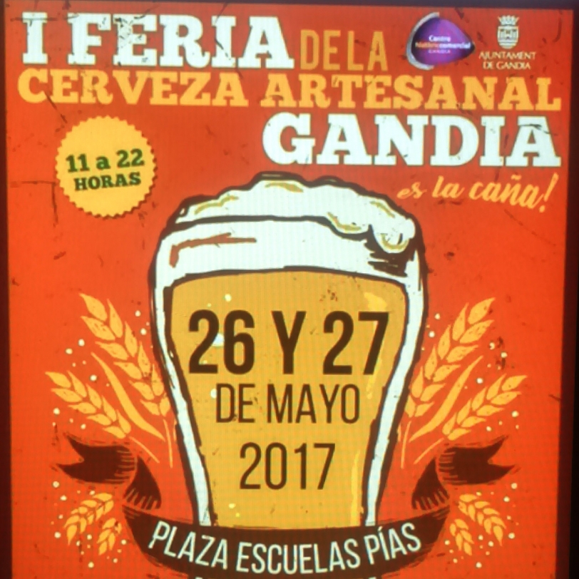 Gandia celebra la primera Feria de la Cerveza Artesanal en la Escola Pia