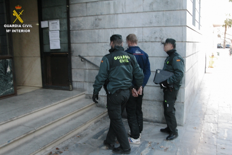 Cinco años de cárcel por abusar de su hijastra de 10 años en la Safor
