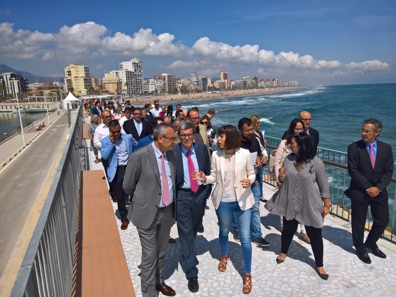 Abierto al público el nuevo paseo sobre la escollera del puerto de Gandia