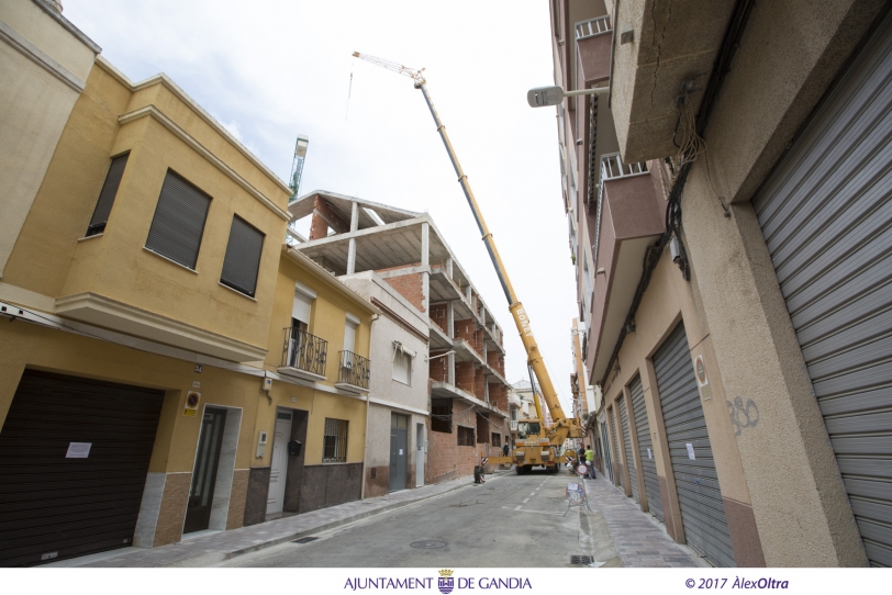 Gandia comienza con la retirada de las grúas de las obras abandonadas