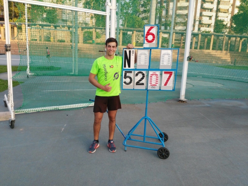 Víctor Faus consigue el récord de España Juvenil en lanzamiento de disco 