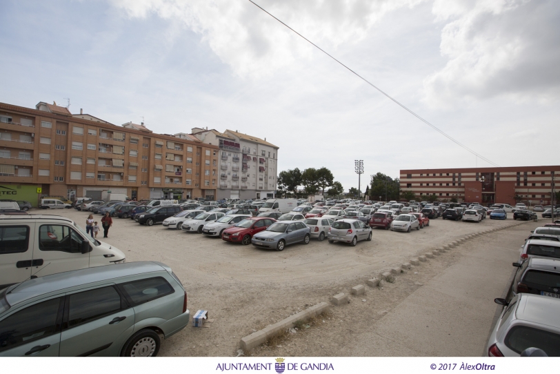 Gandia utiliza materiales reciclados para mejorar el parking Gregori Mayans