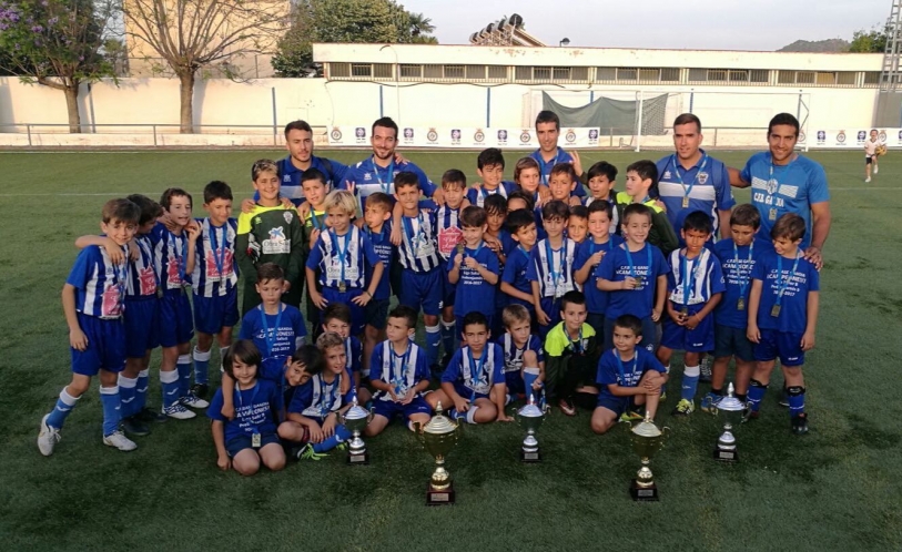 Los equipos CF Base Gandia Benjamin y Prebenjamin A, campeones de campeones