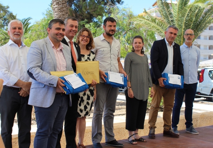Banderas azules y la distinción de Sender Blau a la playa de Tavernes