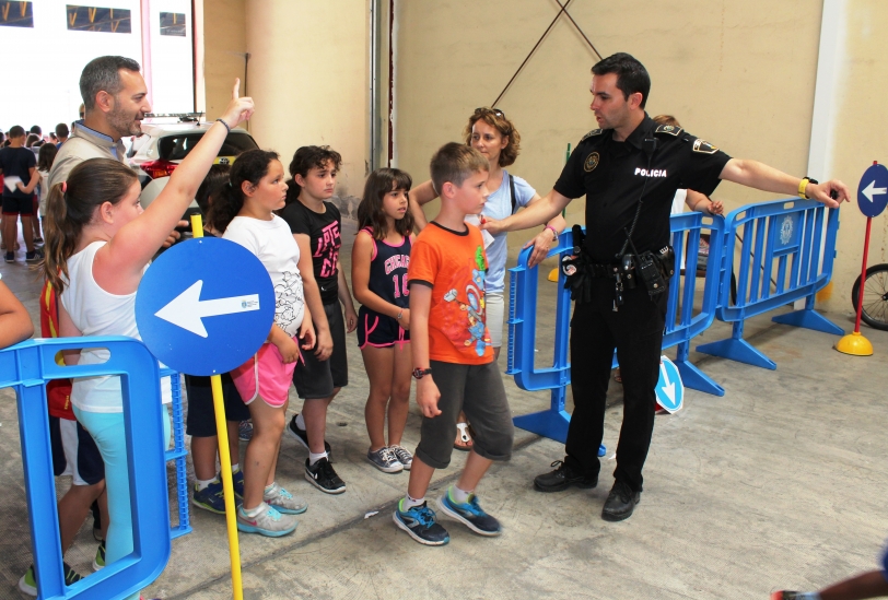 Curso de educación vial para escolares de la mano de la Policía de Tavernes