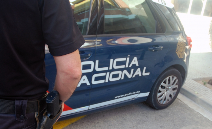 Detenidos al ser soprendidos por la Policía robando en una casa en Gandia