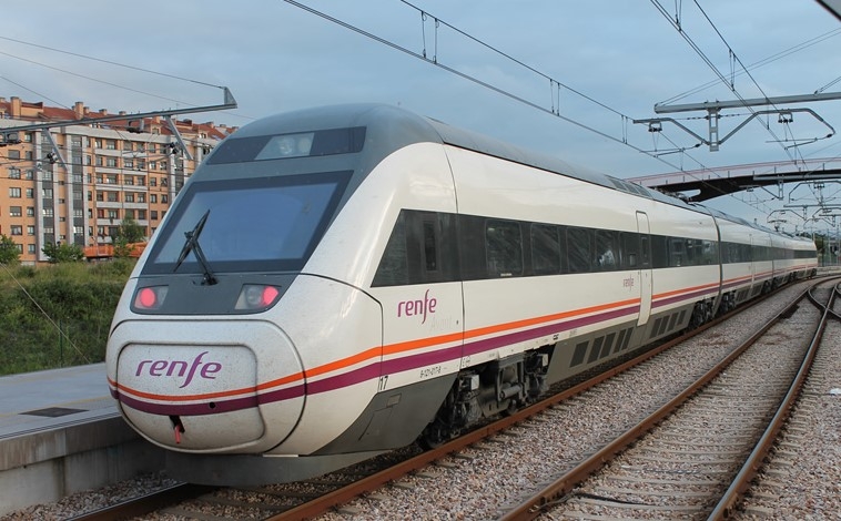 Renfe aumenta los trenes Intercity entre Madrid y Gandia durante el verano