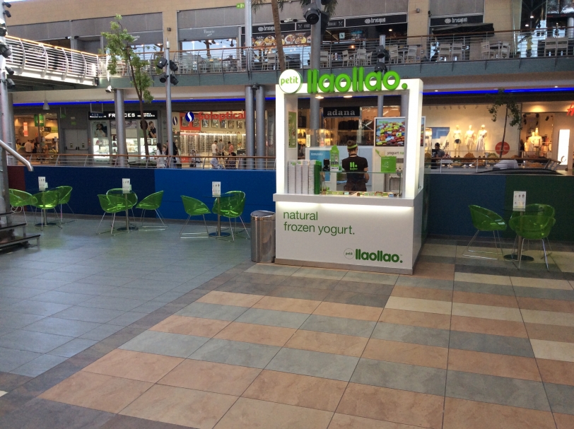 El CC La vital de Gandia recibe este verano a LlaoLlao y su yogurt helado