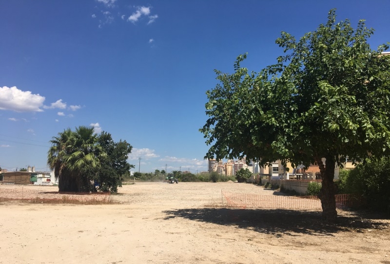 El Ayuntamiento de Tavernes amplía el aparcamiento del sector 6 de la playa