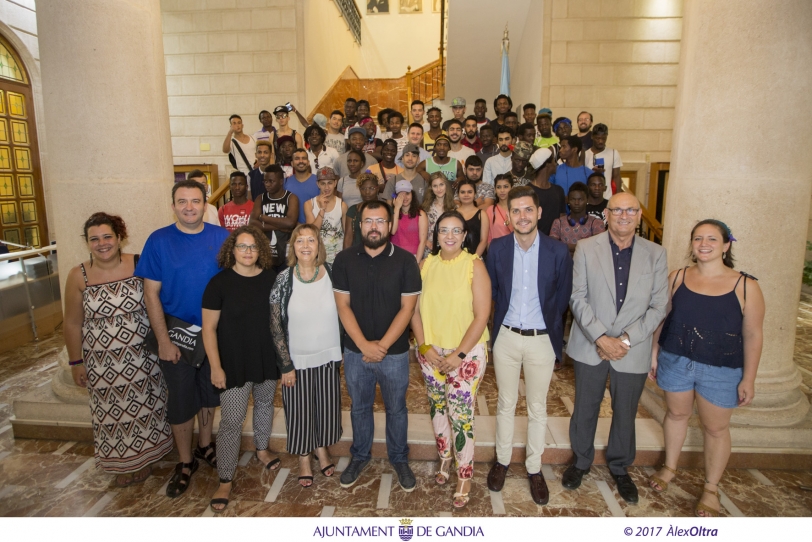 62 jóvenes refugiados visitan Gandia para unos días de vacaciones