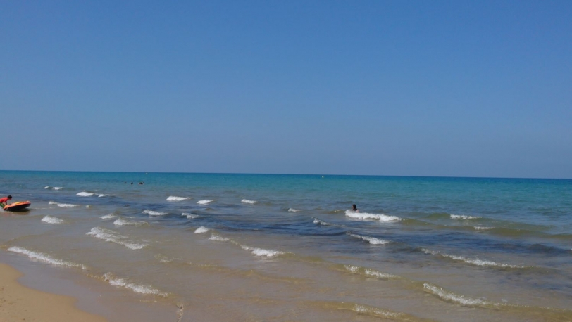 Todas las playas de Oliva con bandera azul ya tienen zona balizada