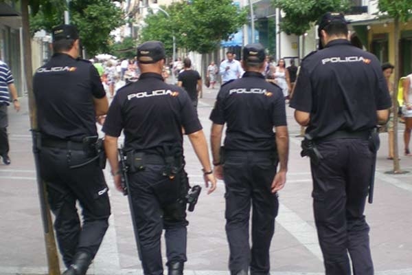 Detenido un hombre por denunciar un falso robo con violencia en Gandia