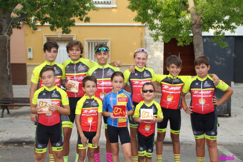 Se celebra la VI Volta Ciclista Escolar en las fiestas patronales de Beniopa