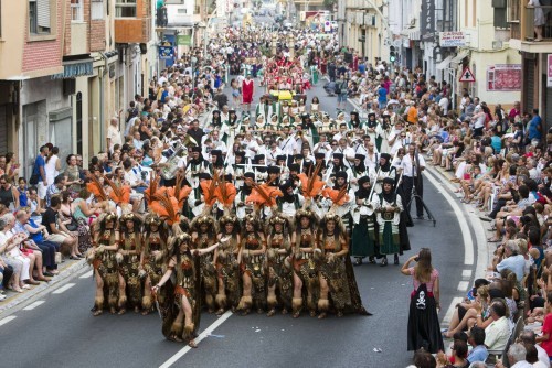 Oliva celebra con un éxito rotundo las fiestas de Moros y Cristianos
