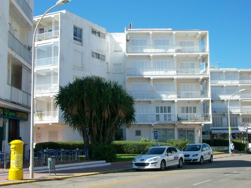 Un hombre fallece al precipitarse desde su apartamento en la Playa de Gandia