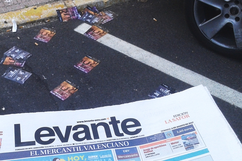 Pasquines que ensucian la playa cuya culpa no la tiene el botellón