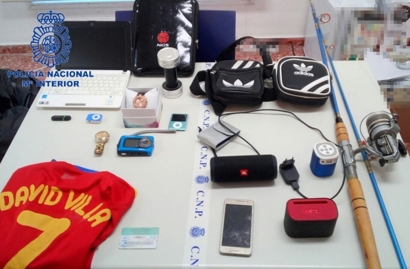Dos detenidos en Gandia por perpetrar 16 robos este verano en la playa