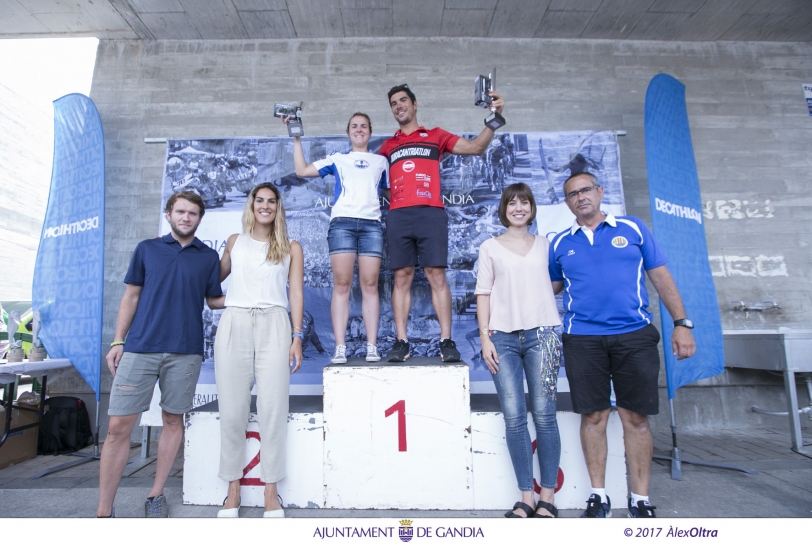 Victor Benagues e Irati Mendia, ganadores de la XV Volta a l´escullera