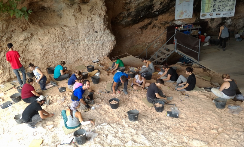 Comienza la 29 campaña de excavaciones en la Cova del Bolomor