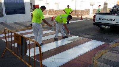 El Ayuntamiento de Oliva inicia los trabajos de pintura vial el 28 de agosto