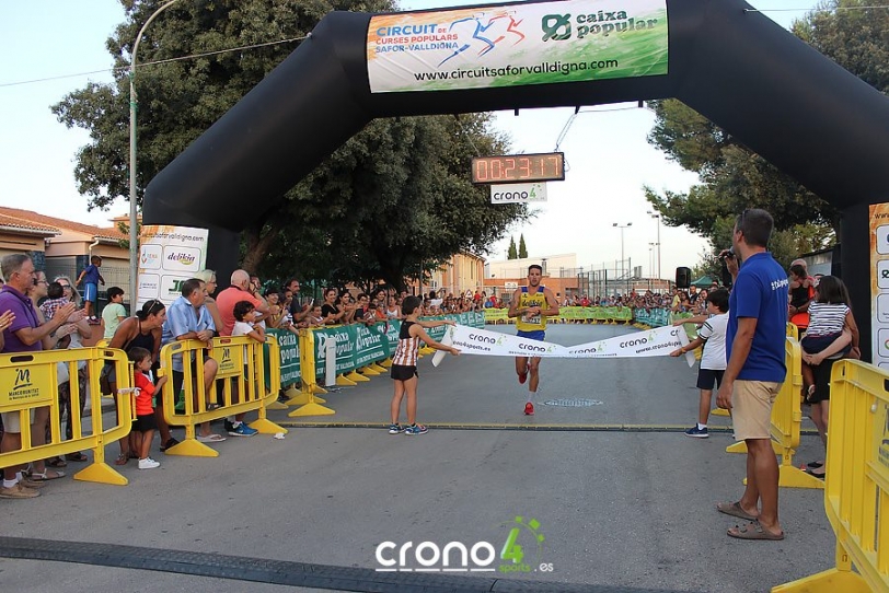 Jesús Gomar y Cristina Roselló ganan la Correguda Popular de Almoines