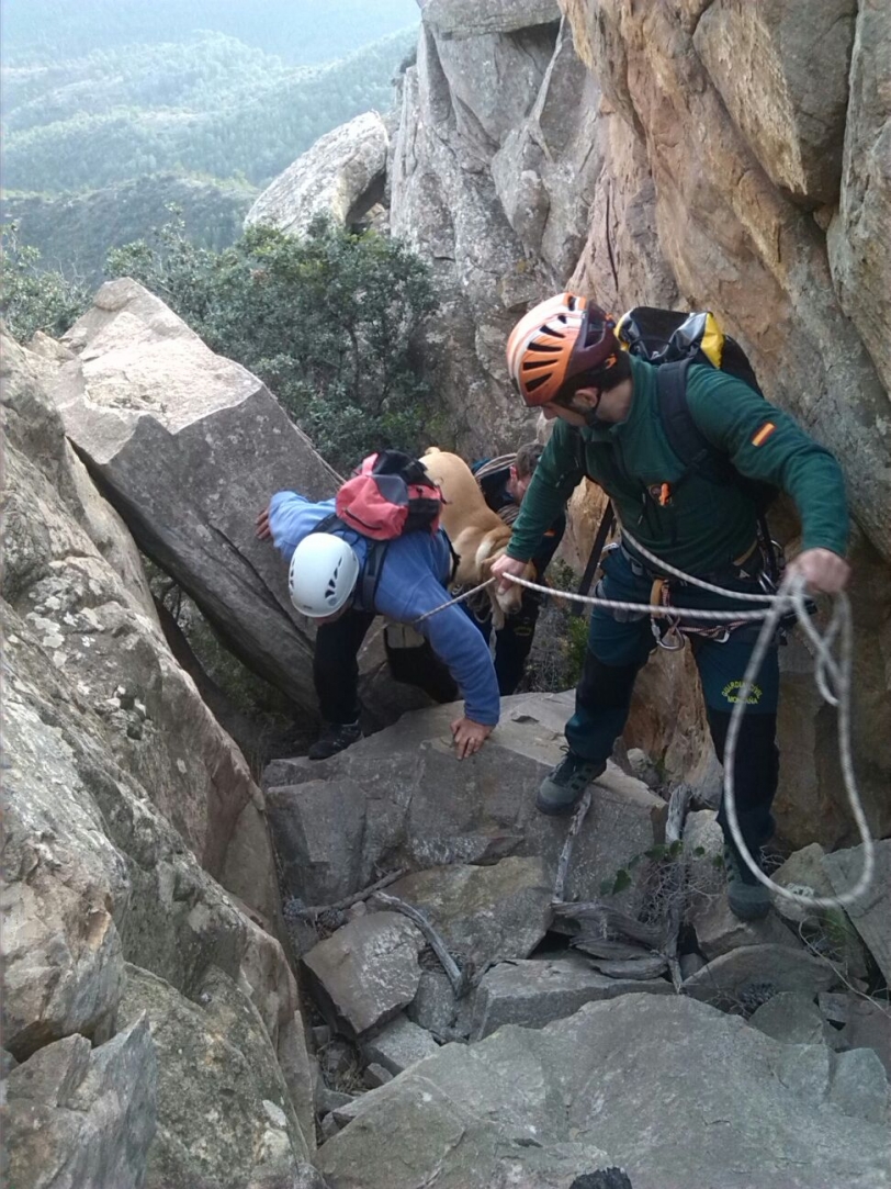 Rescatado un senderista perdido en el macizo del Mondúver en Xeresa