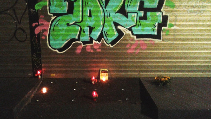 Un improvisado altar en plena calle Major de Gandia deja atónitos a vecinos