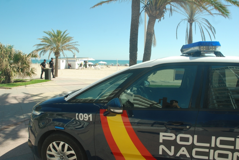 Un menor de edad detenido por robar en tres viviendas de Gandia