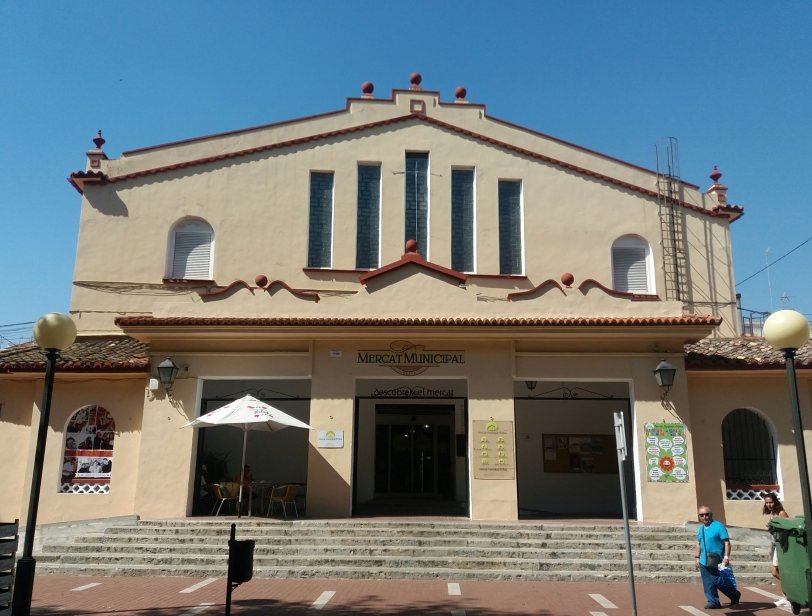 El Mercado Municipal de Oliva se moderniza y apuesta por las redes sociales