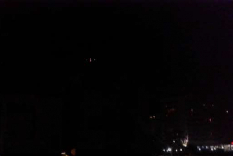 Un avión genera alarma en la Safor al sobrevolar de noche sobre viviendas
