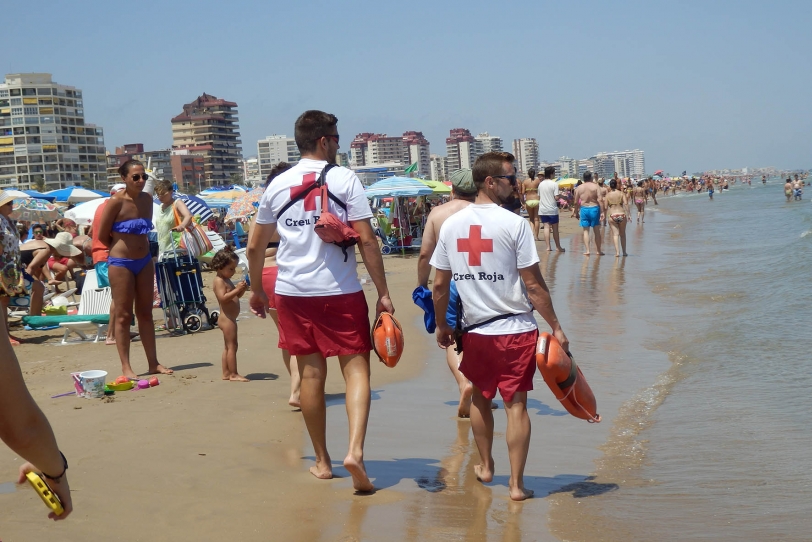 Cruz Roja realiza 38 rescates y 2.200 atenciones en pleno verano en Gandia