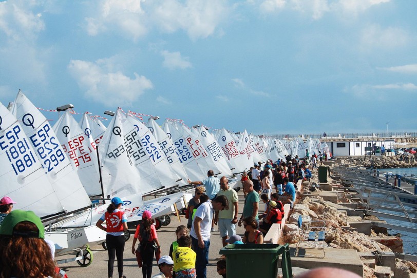 Casi 200 regatistas participan en la regata de Fira del Náutico de Gandia