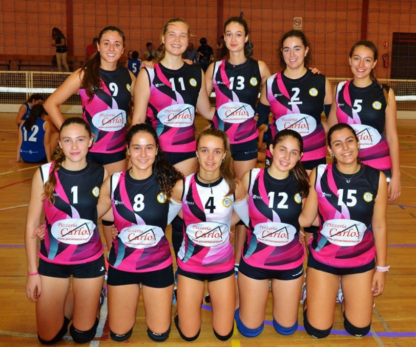 Las jugadoras del CV Pizzería Carlos asumen la derrota tras un mal partido