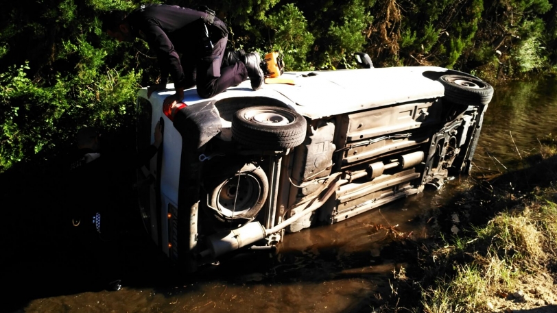 Policía Nacional y Local rescatan a un hombre de una acequia de Gandia