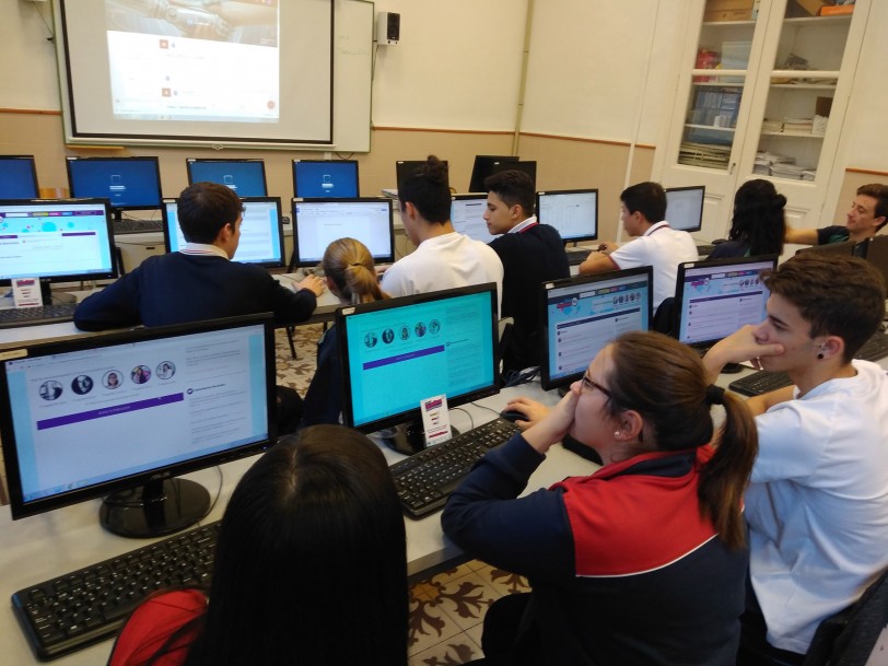 Alumnos de las Esclavas retan a científicos en un concurso por internet