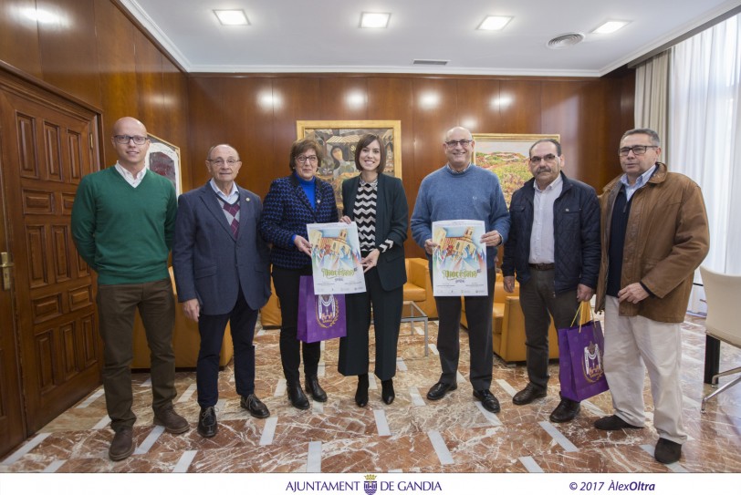 La Junta de Hermandades presenta el cartel de Gandia como sede Diocesana