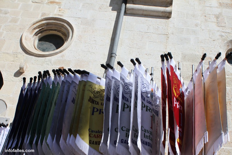 Las Fallas de Gandia aceptan tres premios para la escena LGTBI del monumento