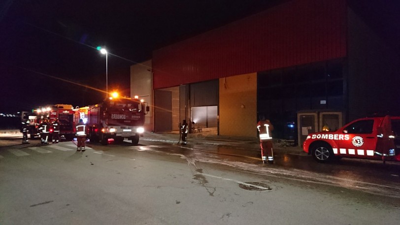 Incendio de una nave abandonada en Almoines